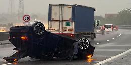 Auto si ribalta in tangenziale sud a Torino: traffico in tilt, un ferito lieve