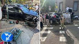 Rocambolesco incidente in corso Vittorio: furgone si ribalta e due persone ferite