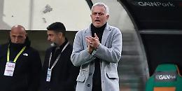 Fenerbahçe, esonerato José Mourinho dopo la mancata qualificazione in Champions