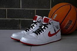 Nike rivoluziona le Air Jordan: addio sneakers, arrivano le Mule
