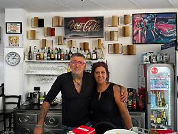 Il bar che vuole salvare Barriera di Milano: "Se rinunciamo, c'è lo sbando totale"