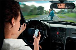 Smartphone alla guida: la tragedia silenziosa sulle strade italiane