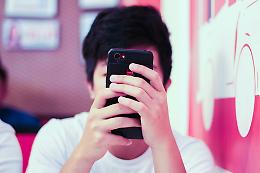 Addio smartphone in classe: favorevole il 76% degli italiani