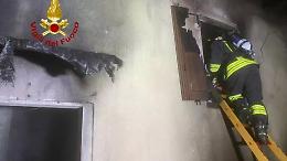 Verbania, incendio nella notte: casa gravemente danneggiata, nessun ferito