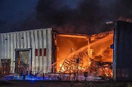 Incendio a Pianezza (Torino): Arpa conferma valori inquinanti nella norma, ma sconsigliata attività all’aperto
