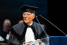 Giorgio Armani ai giovani: «Lavorate con passione, ma non dimenticate gli affetti»