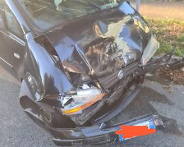 Schianto tra auto all’alba in piazza Massaua. Il pirata della strada scappa 