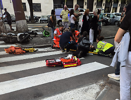 Scontro tra un'Audi e uno scooter a San Salvario: una signora finisce all'ospedale
