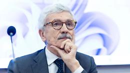 Massimo D’Alema sul palco dei dittatori: dall’ex premier italiano al compagno dei peggiori autocrati