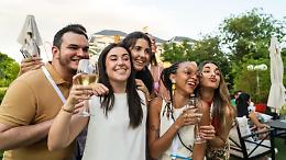 Tutta l'Europa brinderà simultaneamente alla fine delle vacanze: puoi partecipare anche da Torino