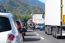 Code chilometriche verso il Frejus: automobilisti imbottigliati nel traffico