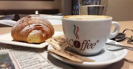 Cappuccino e cornetto, addio spiccioli: la colazione italiana si fa digitale