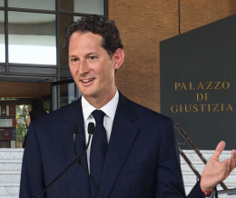 Eredità Agnelli, il regalo dei pm a Elkann: evade un miliardo, niente processo