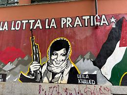 In Via Cesare Balbo è stato realizzato un murales che raffigura Leila Khaled armata (ed è subito polemica)