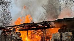 Rueglio, incendio in un deposito: intervengono i vigili del fuoco