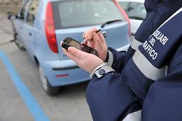 Controllare una targa costa 47 centesimi: i Comuni pagano, ma è davvero legale?