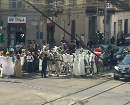 Barriera Milano, l'ultima follia: matrimonio (italo-marocchino) in stile Casamonica blocca il traffico