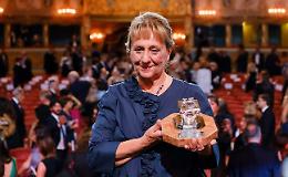 Premio Campiello 2025: Wanda Marasco trionfa con "Di spalle a questo mondo"