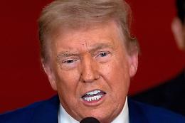 Trump fa causa al New York Times: “Diffamato per decenni, chiedo 15 miliardi”