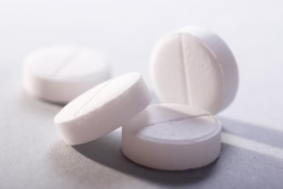 L'alleato contro il cancro al colon-retto: ecco il farmaco da banco che combatte il tumore