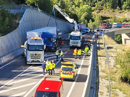 Tamponamento a catena tra 4 Tir, chiuso il Tunnel del Frejus. Quattro feriti a causa dell'incidente