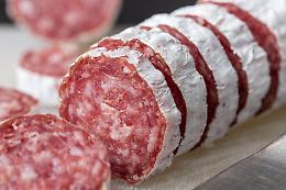 Allarme salmonella: salame ritirato dai supermercati