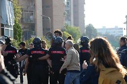 Torino, contestato Valditara: cori, fischi e tensione con la polizia FOTO E VIDEO