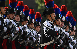Alla Cernaia giurano i nuovi carabinieri: alamari sulla divisa di più di 300 allievi