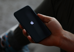 Apple contro le leggi digitali UE, Bruxelles respinge: “Abbiamo serie preoccupazioni sulla sua conformità”