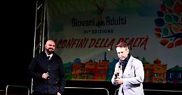 Maurizio Marrone sul palco di GiovaniAdulti: «La piazza non sia ostaggio dei violenti»