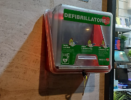 Lo strano caso di Collegno: inaugurato il defibrillatore ma c'è solo una scatola vuota 