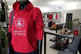 Felpe, tazze e shopper marcate "UniTo": arriva lo store ufficiale. Cosa offre e quanto costa