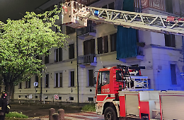 Mirafiori, incendio nell'alloggio Atc: la palazzina è inagibile e ci sono intossicati