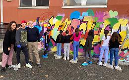 San Mauro, l'arte dei bambini sui muri della città: murales per la scuola Dalla Chiesa e la ludoteca comunale