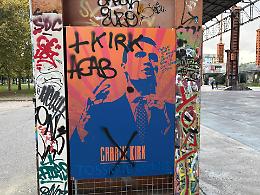Murale per Charlie Kirk imbrattato a Parco Dora. Marrone: “Ecco i frutti dell’odio”