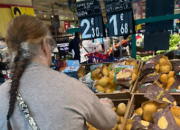 Tornesi a caccia di offerte: ecco gli alimenti diventati "di lusso"