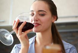 Alcol e demenza, sfatato il mito del “bere moderato”