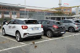 Torino, distrutte le auto dei lavoratori. Chi paga ora? LE FOTO