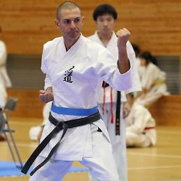 Karateka settimese trionfa a Okinawa: primo nel kata e terzo nel kumite