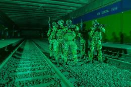 I giovani ufficiali dell’Accademia Militare in addestramento con gli Alpini a Pinerolo