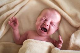 Botulismo infantile: cos’è e quale alimento può essere pericoloso nei bambini sotto l’anno