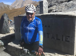 Scontro con un furgone: muore a 81 anni Bava, l'uomo delle imprese in bici