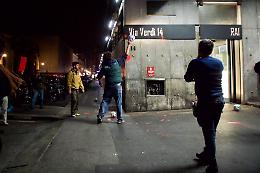 Via Verdi, Pro-Pal scagliano palloni contro la sede Rai