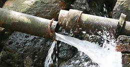 Chivasso, condotta idrica danneggiata per sbaglio durante i lavori: sospesa l’acqua in frazione Pratoregio 