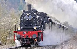 Torna il treno storico: a dicembre l’ultimo viaggio sulla Novara-Varallo