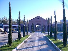 Furto al cimitero di Chivasso: spariti rame e un mezzo comunale
