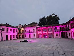 Leini si illumina di rosa per la prevenzione del tumore al seno