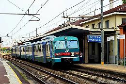 Settimo Torinese, uomo sanguinante scende dal treno: indagano i carabinieri