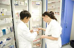 Torino, nelle farmacie arriva “il bugiardino” contro la violenza sulle donne