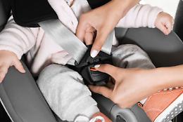 Sicurezza stradale in Italia: cinture, seggiolini, casco e alcol, cosa rischiano davvero guidatori e bambini